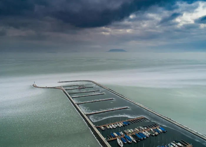 Apartment In 19297 *